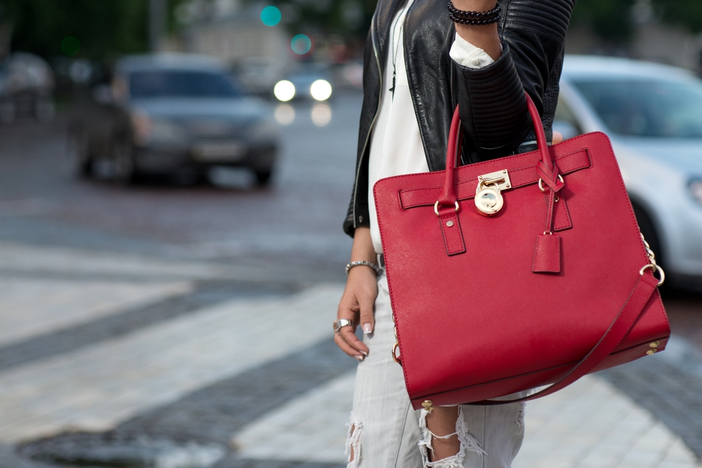 女性に人気の革製ハンドバッグ おすすめブランドランキング34選【2022年版】 | ベストプレゼントガイド