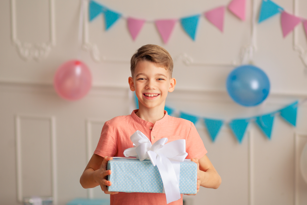Điều gì cần lưu ý khi chọn quà tặng cho bé trai 8 tuổi?
