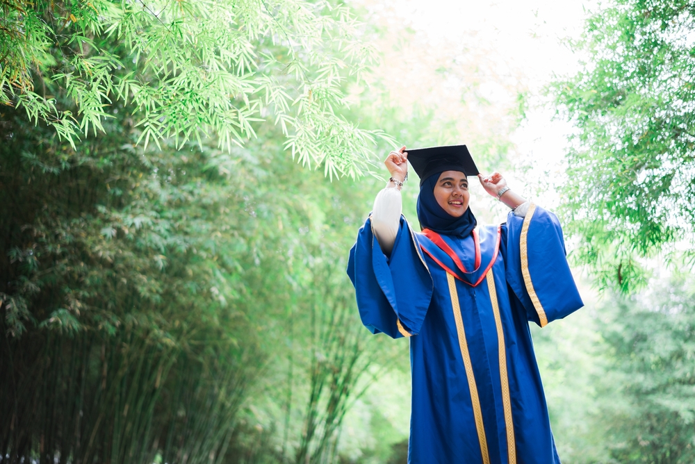 Tampil Cantik Dan Anggun Di Momen Wisuda Yang Tak Terlupakan Dengan