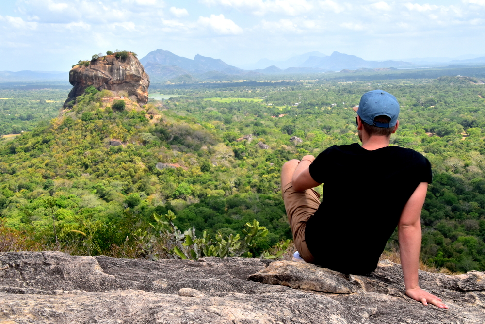 10 Locally Sourced Gifts for Husband in Sri Lanka and How to Give Him a