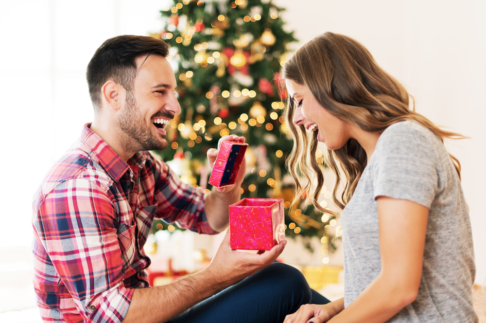 The Best Christmas Gift for Your Girlfriend in 2018: 10 Gifts Any G...
