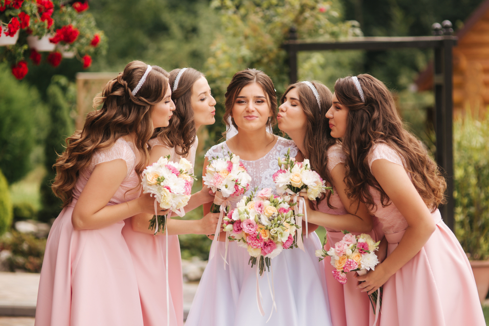 10 Rekomendasi Gaun Yang Cantik Untuk Para Bridesmaid Di Pernikahanmu Nanti 2023 