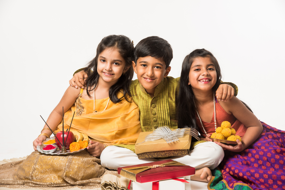Bhai Dooj Cards for Brother – What to Gift Brother on Bhai Dooj – Tikka for  Bhai Dooj & Sister – Bhaubeej Gift – Hindi Jaankaari