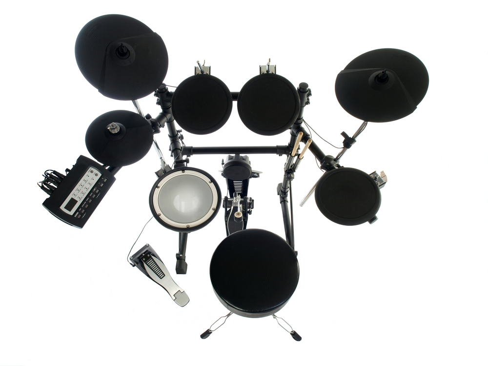 Perbedaan suara seperti pada alat musik drum di setiap instrumennya adalah contoh adanya perbedaan