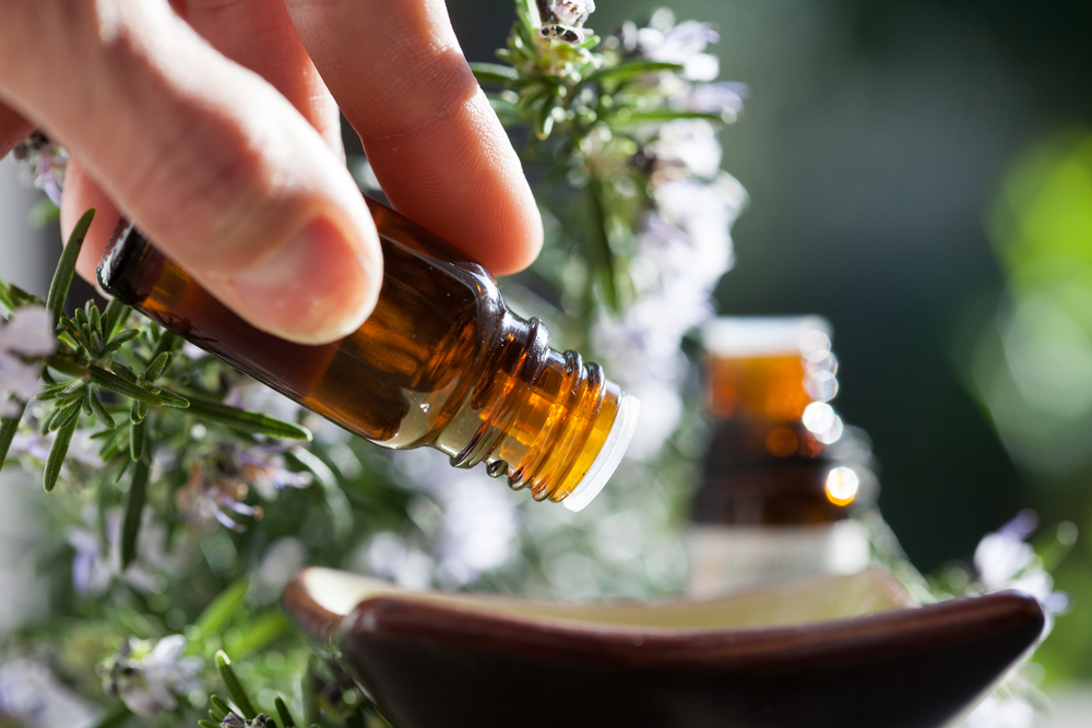 8 Rekomendasi Essential Oil Ini Aman Digunakan untuk Bayi (2020)