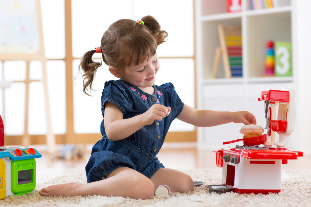 2歳の女の子が喜ぶ誕生日プレゼント 人気ランキング12選！飾り付けの