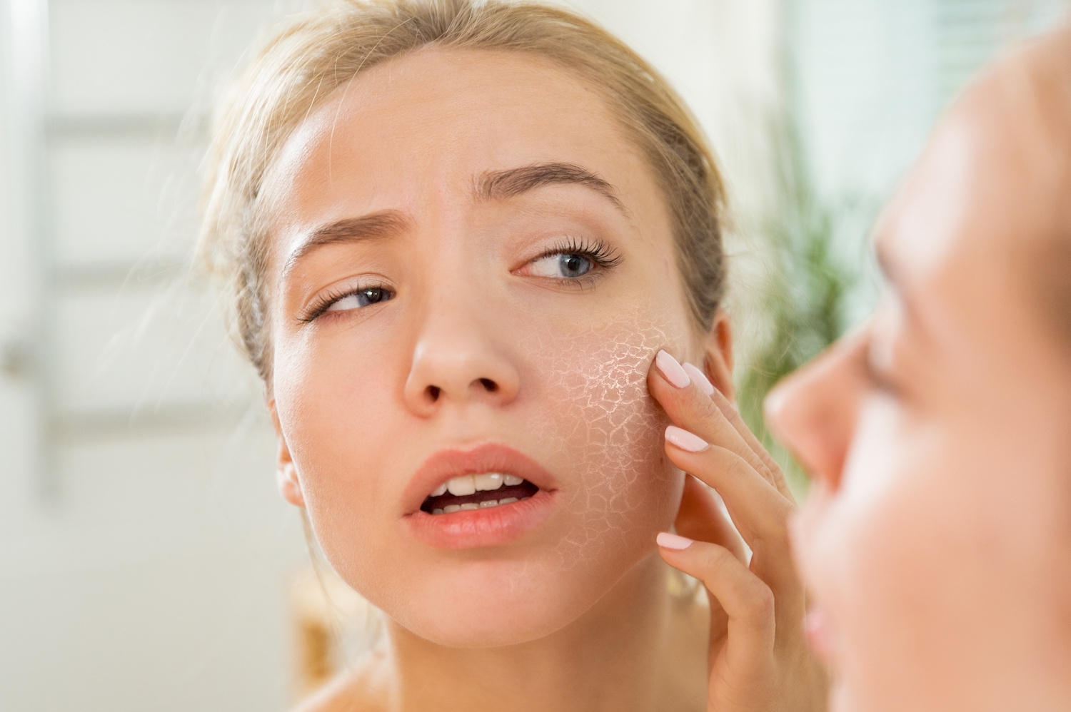 Fed up of Your Dry Skin? Fret Not, Here are the 7 Best Face Cleansers to  Reduce the Dryness of Your Skin (2021)
