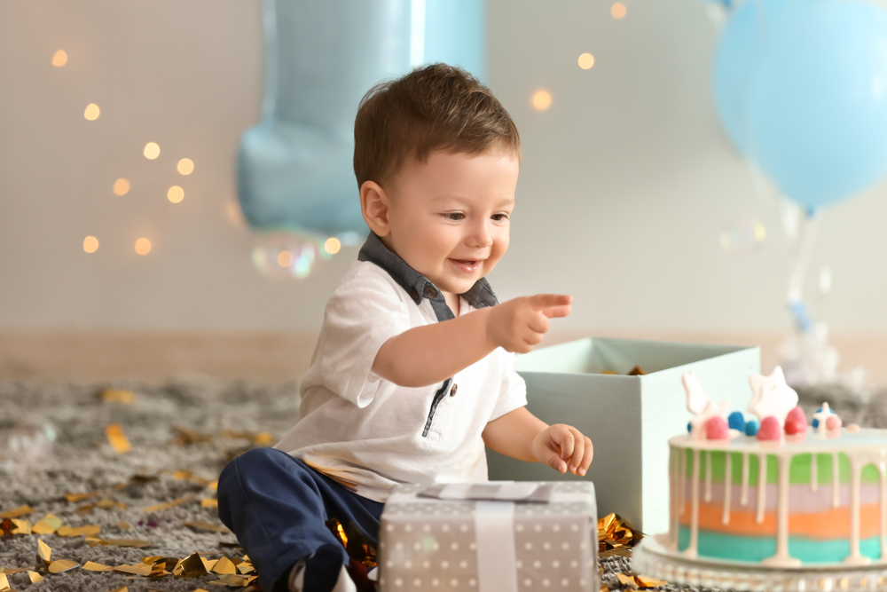 1歳の誕生日に贈るプレゼント 人気ランキング37選！おしゃれなギフトや知育玩具などおすすめ商品を紹介！ | プレゼント＆ギフトのギフトモール