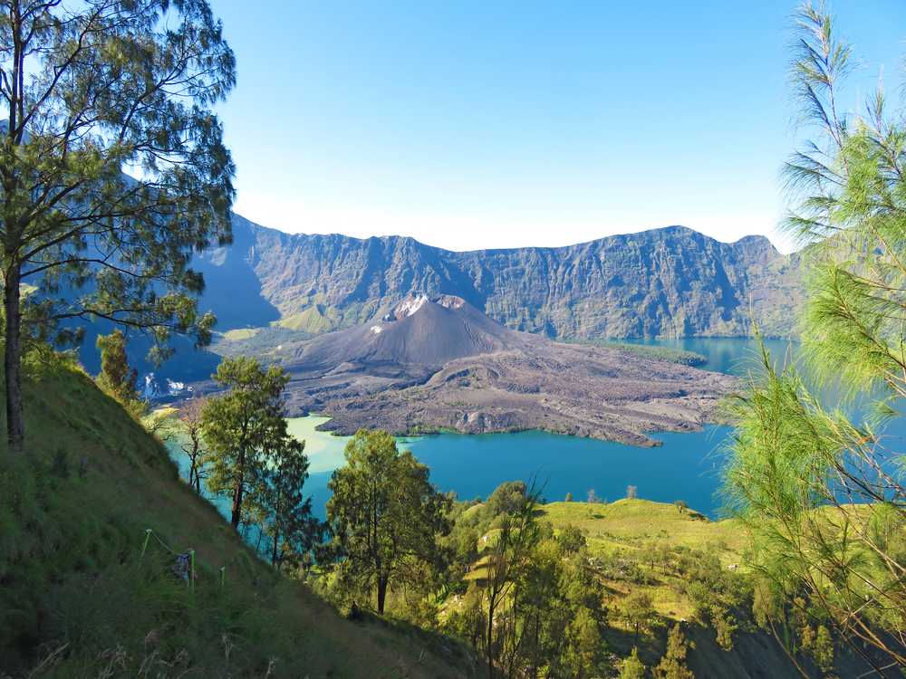 10 Taman Nasional Yang Wajib Dikunjungi Di Indonesia Yang Memberikan ...