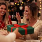 女友達に贈るクリスマスプレゼント 人気ランキング21選 代 30代の女性や高校生が喜ぶおすすめギフトを紹介 プレゼント ギフトのギフトモール
