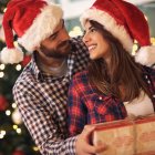 社会人女性が喜ぶクリスマスプレゼント 人気ランキング18選 付き合いたて 代30代の彼女 娘などに贈るギフト 予算相場も大特集 プレゼント ギフトのギフトモール