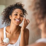 Pemakaian skincare secara rutin bisa memberikan hasil yang maksimal untuk kulit. Untuk produk skincare, tak ada salahnya memilih merek lokal karena banyak kelebihannya. Yuk, intip cara memilih skincare lokal yang bagus dan juga rekomendasi skincare dari Avoskin yang terbaik!