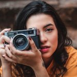 Kebutuhan untuk mendokumentasikan momen bisa jadi alasan kuat kamu harus memiliki kamera. Kamera dengan kualitas foto yang jernih tidak hanya dari kamera DSLR aja lho. Kali ini BP-Guide akan merekomendasikan kamera mirrorless yang bisa kamu andalkan untuk mengabadikan momen spesial. Yuk, langsung cek aja!