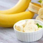 Pisang adalah salah satu buah-buahan yang memiliki banyak manfaat untuk tubuh bahkan banyak yang menggunakannya sebagai menu diet. Yuk, cari tahu dulu manfaat yang terkandung dalam buah pisang dan camilan berbahan dasar pisang yang enak disantap saat sore hari!