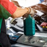 Performa mobilmu mulai menurun? Bisa jadi itu disebabkan oleh mesin mobil yang kotor. Untuk mengembalikan performanya, kamu bisa membersihkan mesin menggunakan cairan pembersih mobil yang efektif. Berikut adalah 30 rekomendasi produk pembersih mesin yang bisa kamu pilih untuk mobil kesayanganmu.