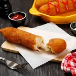 Anda yang menyukai camilan gurih pasti akan tergoda dengan pesona jajanan corndog, makanan lezat yang menggabungkan cita rasa jagung manis dan daging yang renyah.