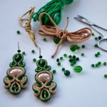 Tampil cantik dengan anting-anting bisa menunjang gayamu sehari-hari. Ingin tahu tips dan rekomendasi produk anting-anting yang bisa kamu pertimbangkan? Simak ulasan BP-Guide berikut ini.