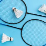 Memiliki raket badminton yang tepat dan sesuai dengan gaya permainan Anda dapat meningkatkan performa Anda di lapangan. Namun, dengan begitu banyaknya merek dan model raket yang tersedia, memilih yang terbaik dapat menjadi tantangan tersendiri.