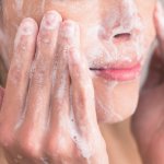 Kulit yang sehat dan bercahaya adalah dambaan setiap orang, dan rahasia untuk mencapainya bisa jadi lebih sederhana daripada yang Anda kira. Kami ingin membawa Anda ke dalam dunia kecantikan alami dengan mengungkapkan keajaiban dari facial wash aloe 