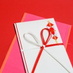 Setiap tempat memiliki budaya yang berbeda-beda termasuk dalam urusan memberi hadiah. Kalau kamu sedang bermukim di Jepang dan ingin memberikan hadiah untuk warga lokal, perhatikan hal-hal berikut ini agar tidak timbul hal-hal yang tidak mengenakkan.