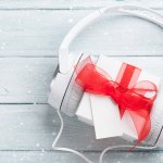 Memberi hadiah bisa menyenangkan orang lain dan menunjukkan perhatian kita. Kepada sahabat, hal ini perlu dilakukan agar tumbuh rasa kedekatan dan juga kasih sayang. Namun, hadiah tak berarti harus mahal karena kado yang diberi sungguh-sungguh sejatinya tak ternilai dari nominal. Kado low budget berikut pun bisa jadi menawan saat kamu memberikannya dengan tulus.