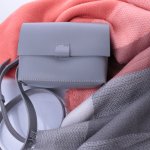 今回は、編集部が自社サイトの情報やwebアンケート調査の結果などをもとにして選び抜いた、60代女性にふさわしいレディースバッグを扱うブランドを紹介します。ランキング形式にまとめているので、人気のあるブランドがひと目でわかります。ぜひ最後までチェックして、使うたびに心が弾むとっておきのバッグを見つけましょう。