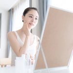 Skincare adalah senjata para wanita untuk mendapatkan kesempurnaan kulit wajah. Salah satu yang bisa diatasi skincare adalah tanda penuaan seperti kusam. Kulit kusam bikin membuat wajahmu terlihat tidak cerah sehingga dapat mengurangi kepercayaan dirimu. Oleh karena itu, kamu perlu menggunakan skin care yang dapat membantu mencerahkan kulit wajah, Simak 30 rekomendasi produk berikut ini, jangan sampai ketinggalan.