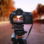 Sekarang tak lagi kesulitan untuk menciptakan efek gambar foto yang berkualitas. Buat yang suka fotografi tentunya sudah gak asing dengan tripod kamera. Berikut BP-Guide rekomendasikan tripod kamera yang bisa menjadi pilihan. Selain itu, simak juga cara memilih tripod kamera yang sesuai dengan kebutuhan. 