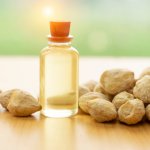 Rambut sehat dan terawat adalah dambaan setiap orang tanpa memandang jenis kelamin dan usia. Salah satu upaya yang bisa dilakukan untuk merawat rambut adalah dengan mengoleskan minyak kemiri secara rutin. Untuk masalah rambut Anda tentu tak boleh sembarangan memilih produk. Berikut adalah 10 rekomendasi minyak kemiri terbaik yang bisa Anda jadikan solusi perawatan rambut.