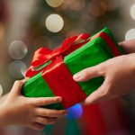 子供たちが楽しみにしているクリスマスには、心から喜んでもらえるプレゼントを贈りましょう。この記事では、小学4年生の男の子へのクリスマスプレゼントにぴったりの商品をランキング形式でたっぷりと紹介しています。webアンケート調査など実際のデータをもとに編集部で厳選した人気商品が揃っているので、プレゼント選びに迷っている人は必見です。