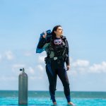 Salah satu hal yang harus Anda perhatikan adalah pemilihan baju diving yang tepat. Baju diving atau wetsuit memiliki peran penting dalam menjaga kenyamanan dan keamanan Anda saat menyelam.