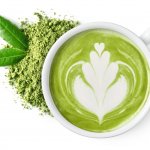 Anda mungkin sudah akrab dengan kopi hitam, tetapi sudahkah Anda mengenal kopi hijau? Kopi hijau adalah biji kopi yang belum dipanggang, dan memiliki sejumlah manfaat kesehatan yang menarik.