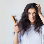 Anda memiliki masalah dengan rambut kering dan mengembang? Salah satu solusi yang bisa Anda coba adalah menggunakan serum untuk rambut kering dan mengembang. Serum rambut dapat membantu menjaga kelembapan rambut dan mengurangi kekeringan serta mengembangnya rambut.