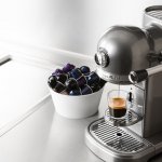 Jika dulu ngopi identik dengan bapak-bapak paruh baya, kini budaya ngopi sangat digandrungi anak muda dan kaum milenial. Kalau kamu ingin menikmati kopi seenak buatan barista di rumah, BP-Guide punya rekomendasi mesin kopi Nespresso buatmu!