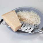 Keju parmesan memang bisa meningkatkan cita rasa pada hidangan. Jenis keju asal Italia ini punya rasa yang gurih dan tekstur yang khas. Pastinya hidangan yang kamu buat akan makin spesial dengan menambahkan keju ini. Yuk, simak resep dan rekomendasi produknya!