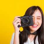 Minat terhadap dunia fotografi makin hari makin tinggi saja. Kini mirrorless menjadi jenis kamera yang paling populer karena mampu menawarkan banyak fitur dengan kualitas gambar mumpuni. Buat kamu yang ingin mendalami dunia fotografi, yuk simak rekomendasi mirrorless terbaik dari Canon versi BP-Guide berikut ini!