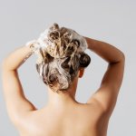 Membersihkan rambut tak bisa sembarangan. Jika sampo yang dipakai tak cocok tentu bisa menyebabkan kerusakan rambut. Untuk itu pilihlah sampo sesuai jenis rambut. Lalu bagaimana kalau ingin mencoba sampo termahal? Simak rekomendasinya berikut ini.
