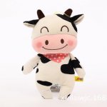 Boneka sapi ialah salah satu boneka hewan yang cukup populer. Bukan hanya karena desainnya yang menggemaskan, namun juga karena sapi mempunyai tutul-tutul hitam di badannya yang putih sehingga membuatnya menjadi cukup ikonik. Boneka sapi juga termasuk boneka yang bisa dimainkan baik oleh anak perempuan atau anak laki-laki. 