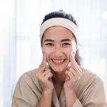 Memiliki wajah putih berseri bukan hal yang mustahil bagi para wanita yang ada di daerah tropis seperti Indonesia. Kenapa? Karena jika kamu rajin untuk merawat wajah, wajahmu pasti bisa putih merona, lho. BP-Guide punya rekomendasi krim pemutih yang tepercaya dengan kandungan bahan alami di dalamnya. Yuk, simak!