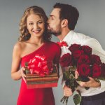 Walaupun kamu sangat mengenal pasangan kamu, bukan berarti kamu nggak akan salah pilih kado, lho, karena yang bagus buat kamu belum tentu yang dia harapkan. Apalagi kalau pacar kamu termasuk cewek yang sangat dinamis, sering update hal-hal baru di sekitarnya dan memiliki banyak kegemaran, pasti keinginan dia juga beragam. 

Untuk itu, di sini kami akan memberikan kamu guidance supaya ngga pilih salah kado buat cewek kamu. Apa aja, sih? Nah, simak terus, ya! 