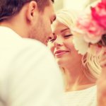 20代～40代の彼女へ贈る2023年最新版の人気プレゼントをランキング形式でご紹介します。

今人気が高いプレゼントを年代別にご紹介し、そしてプレゼントの予算や相場に加え、サプライズの方法やメッセージカードの文例も合わせてご紹介するので参考にしてください。