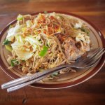 Menggambarkan kelezatan makanan khas Yogyakarta yang disajikan di Kota Hujan, pengalaman kuliner ini membawa pengunjung pada perjalanan rasa yang memanjakan lidah. 