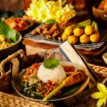 Kota punya makanan khas yang banyak dicari wisatawan saat berkunjung yaitu tengkleng. Tak hanya itu saja, di daerah Solo juga tersedia makanan khas Indonesia yaitu makanan khas Bali. Penasaran? Yuk, simak liputannya di bawah ini. 