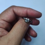 Sebuah hubungan tak selalu berjalan mulus, pasti ada kondisi di mana pasanganmu marah karena kesalahan yang kamu lakukan. Untuk mengakhirinya, tak cukup dengan permintaan maaf. Harus ada kado yang bisa membuatnya tersenyum kembali.