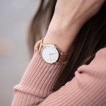 上品なおしゃれさを演出できるピンクゴールドの腕時計は、ファッション性と実用性を兼ね揃えたアイテムとして女性へのプレゼントに人気です。おすすめのピンクゴールドの腕時計に関する、2022年最新情報をご紹介します。ブレスレットウォッチやブランドアイテムなど、プレゼントを選ぶ際の参考にしてください。