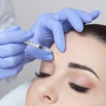 Botox adalah perawatan yang banyak dipilih kaum hawa untuk menyamarkan tanda-tanda penuaan pada wajah. Buat Anda yang tinggal di Surabaya, simak rekomendasi klinik kecantikan dengan perawatan botox terbaik dalam artikel BP-Guide berikut!