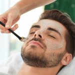 Seperti wanita, pria juga memerlukan perawatan kulit wajah yang tepat termasuk menggunakan masker wajah pria secara rutin yang terbuat dari kandungan yang kaya manfaat.