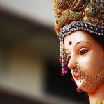 नवरात्री हिन्दुओं का 9 रात्रि और दस दिन तक चलने वाला त्यौहार है, जो हर साल शरद ॠतु में आता है| भारत के  राज्यों में ये उत्सव अलग अलग तरीके से और अलग अलग कारणों से मनाया जाता है| हिन्दू धर्मं के अनुसार सालभर में चार ॠतु में चार नवरात्रि उत्सव मनाये जाते हैं| हालाँकि जादा प्रचलित नवरात्रि वर्षा ॠतु के बाद आनेवाली शरद नवरात्रि जो माता दुर्गा के नाम जिसे देवी माँ भी कहते हैं ,उसकी पूजा के लिए मनाई जाती है| हिन्दू कालगणना के अनुसार यह त्यौहार आश्विन मास में याने सितम्बर और अक्टूम्बर के मध्य में आता है|   


      