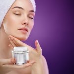Night cream sangat diperlukan untuk menutrisi kulit dan membantu regenerasi kulit. Sebab, pada malam hari regenerasi kulit jadi lebih cepat ketimbang siang hari. Berikut ini, beberapa rekomendasi night cream yang bisa Anda pertimbangkan.