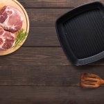 Sesi berkumpul dengan keluarga memang lebih menyenangkan jika disertai dengan menyantap aneka makanan panggang. Bagi kamu yang menyukai makanan panggang, membuat kreasi makanan sendiri di rumah memang lebih sehat dan ekonomis. Untuk hasil panggangan yang pas, pemilihan grill pan untuk memanggang tak boleh sembarangan. Berikut rekomendasi grill pan yang cocok untuk menghidupkan sesi memanggang di rumah.